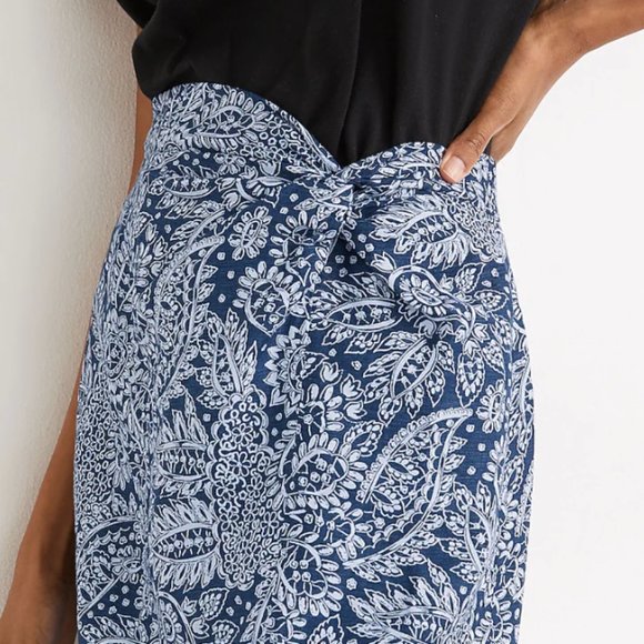 NWOT  Twisted Waist Pencil Skirt - Picture 4 of 4